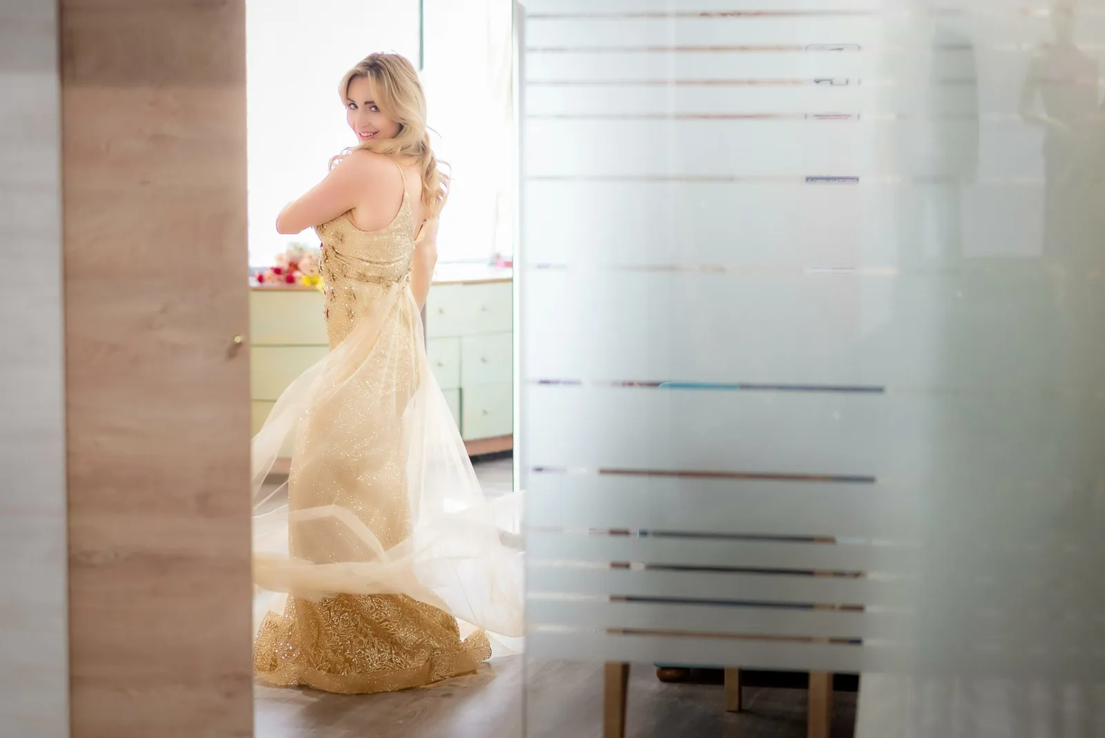Venicia Rasmussen backstage