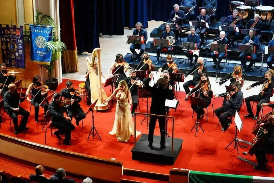 Orchestra concert with Venicia Rasmussen, wide view